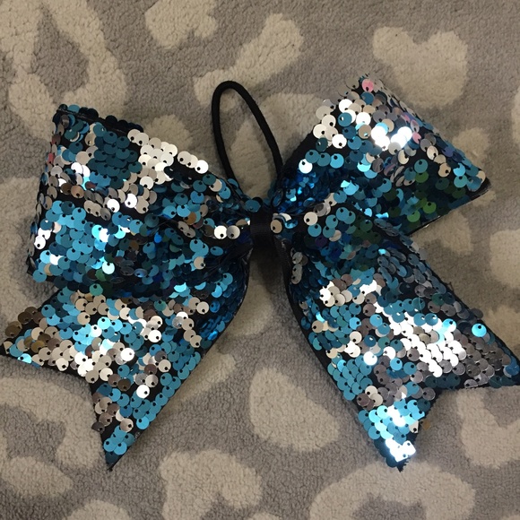 Color change sequin cheer bow - Picture 4 of 4